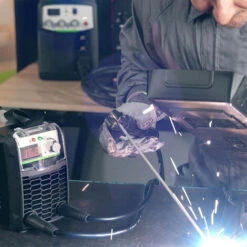 Saldatrice Inverter DC, Potenza Tra 25A-300A, Tensione 230V, Tecnologia IGBT, Diametri Dei Fili 1.0mm-4.0mm - Greencut MMA300 -Vendite Stanley || Ks Tools || MSW 25858457 3