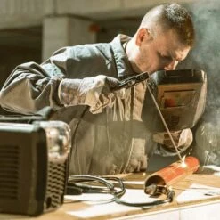 Saldatrice Inverter DC, Potenza Tra 25A-300A, Tensione 230V, Tecnologia IGBT, Diametri Dei Fili 1.0mm-4.0mm - Greencut MMA300 -Vendite Stanley || Ks Tools || MSW 25858457 5